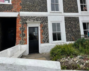 Turner Cottage - 3 bed with a View of the Harbour
